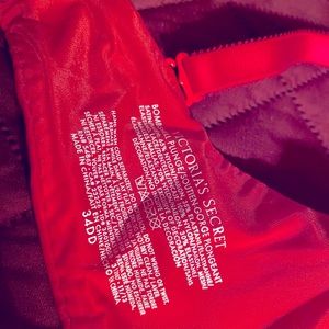 Victoria’s Secret read push-up bra.